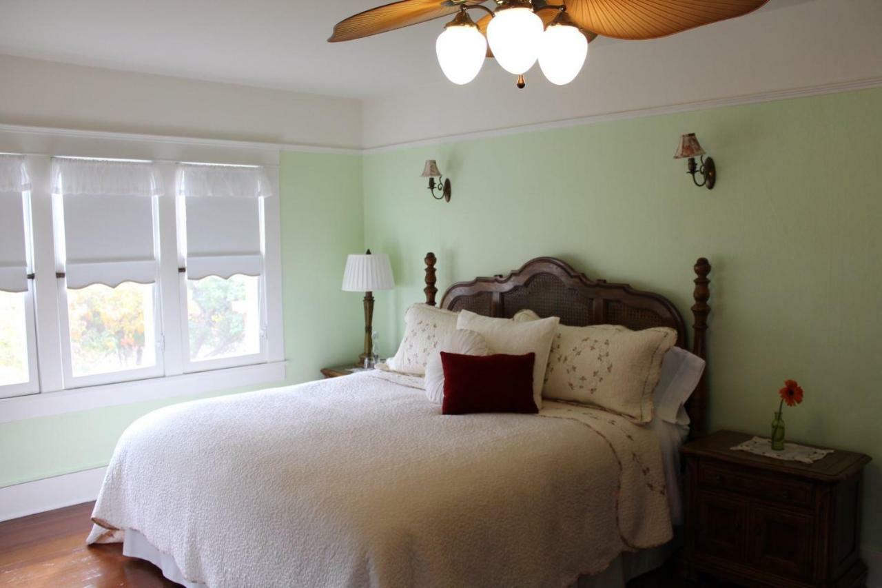 Lady Geneva Bed & Breakfast Medford Exterior foto